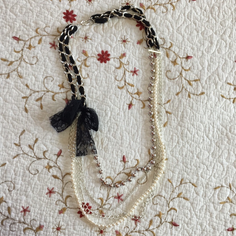 Chunky necklace.